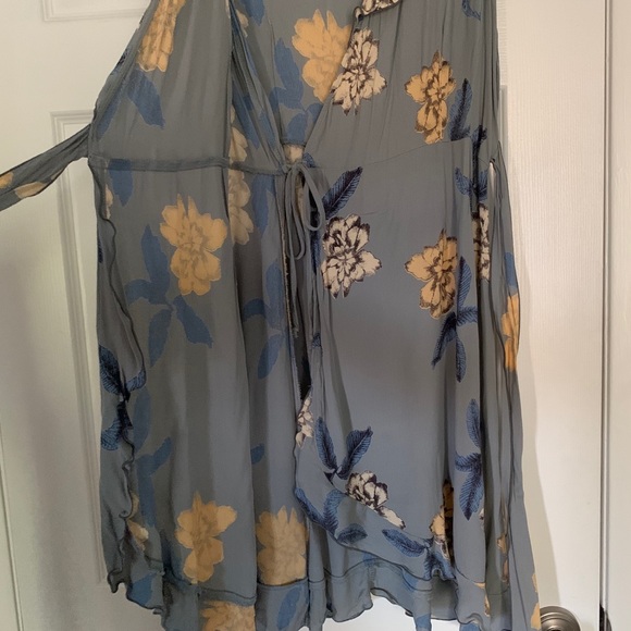 Loco Lindo Ruffle Wrap Dress EUC 🌴🍹 - Picture 5 of 12